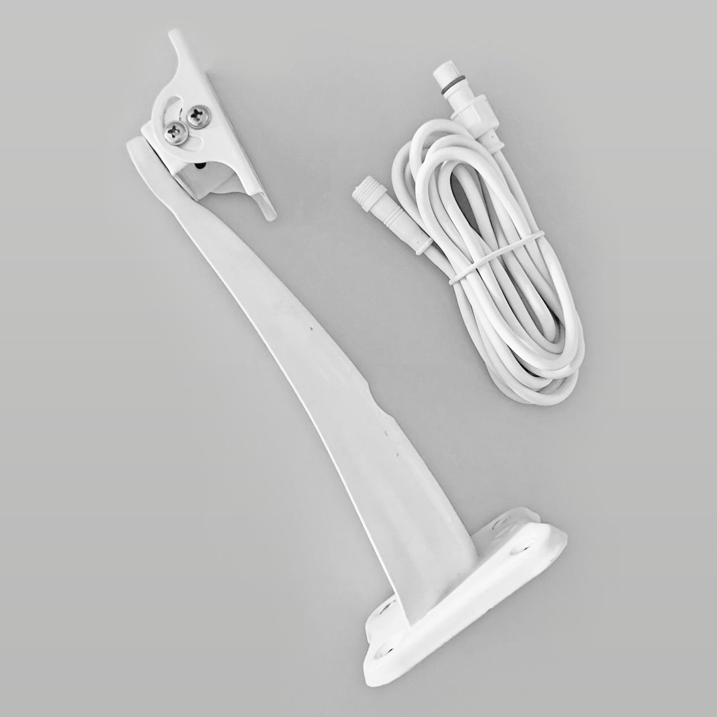 Solar panel mounting bracket with extension cable
